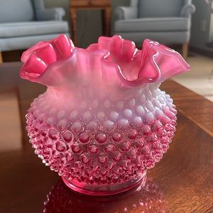 ✨✨Fenton Cranberry Opalescent Hobnail vase